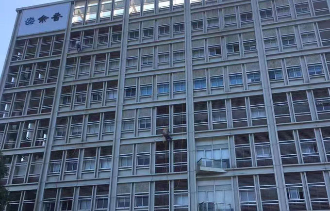 成都高空外墙清洗洗刷清洁工程案例