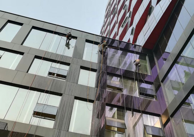 2018年春季成都首座新派公寓高空清洗服务案例